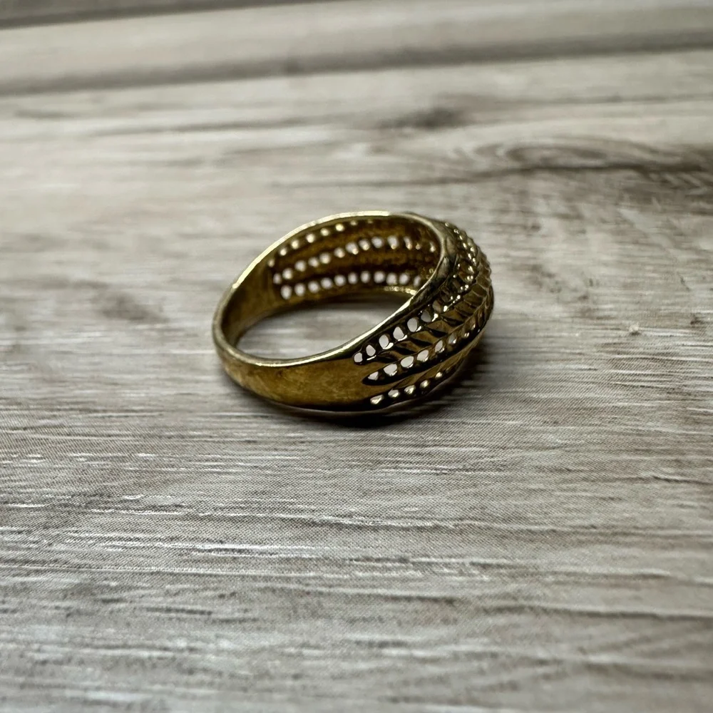 Detailed‎ Gold-Tone Unisex Size 10 Ring